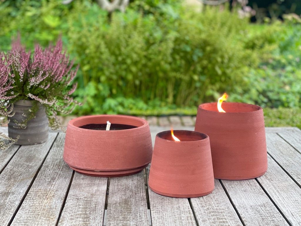 Red terracotta scented (Lavender / Rosemary / Pine) outdoor candle - Conical with cover in Black Giftbox - Ø 20x19cm - 1 ext. cot. - p /2