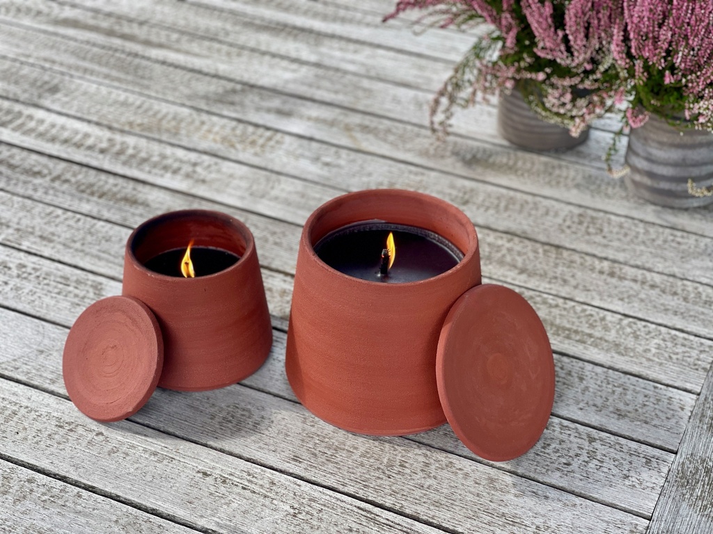 Red terracotta scented (Lavender / Rosemary / Pine) outdoor candle - Conical with cover in Black Giftbox - Ø 20x19cm - 1 ext. cot. - p /2