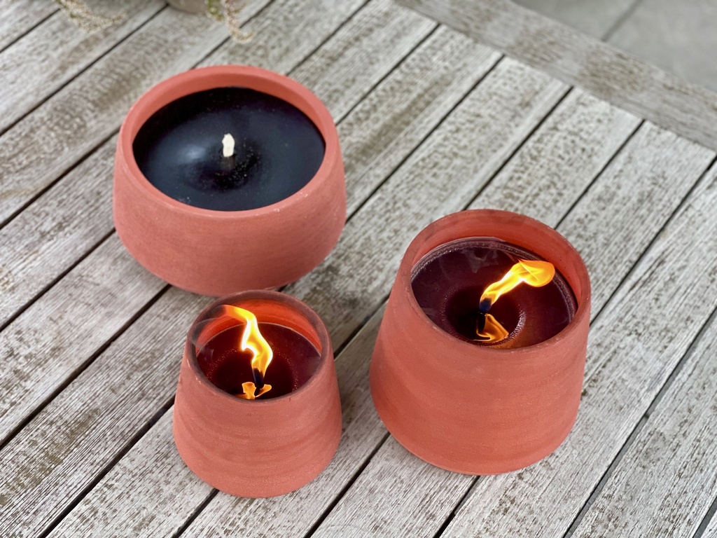 Red terracotta scented (Lavender / Rosemary / Pine) outdoor candle - Conical with cover in Black Giftbox - Ø 20x19cm - 1 ext. cot. - p /2