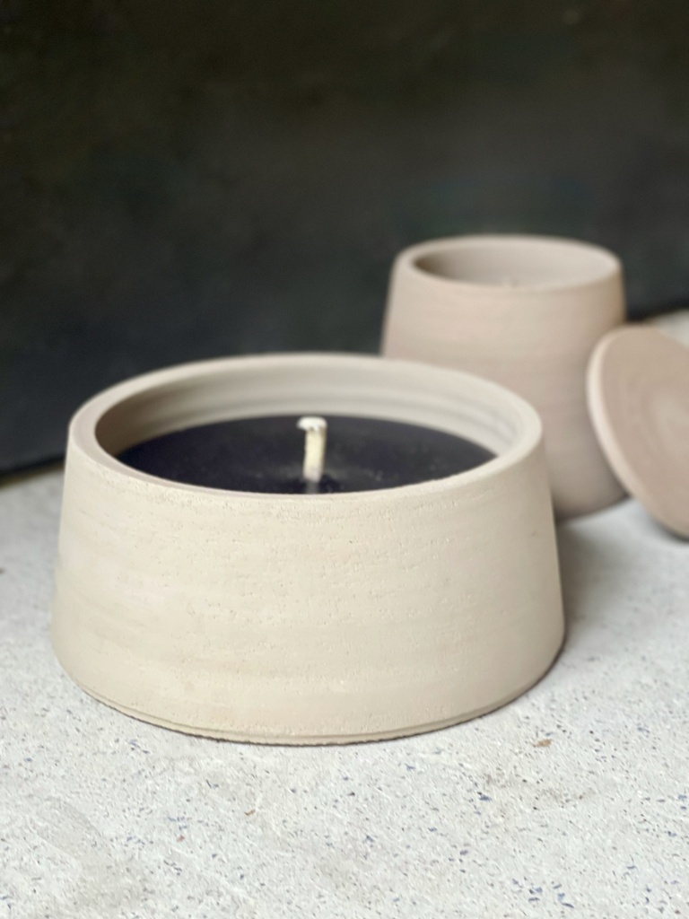 Grey terracotta scented (Lavender / Rosemary / Pine) outdoor candle - Conical with cover in Black Giftbox - Ø 23x12cm - 1 ext. cot. - p /2